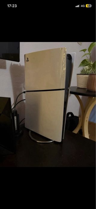 PlayStation 5 con 2 joystick e cuffie