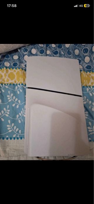 PlayStation 5 con 2 joystick e cuffie