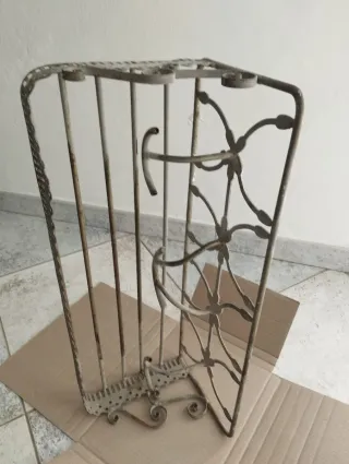 PERCHERO DE PARED METALICO