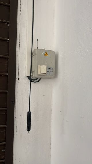 Puerta de garaje con motor