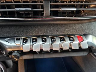 Peugeot 3008 225 e-EAT8 Allure Pack