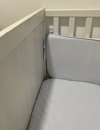 Cuna IKEA Blanca (incluye colchon) modeloSUNDVIK