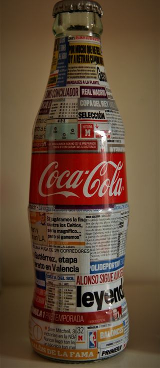 Botella Coca-Cola Edición Periódico Marca