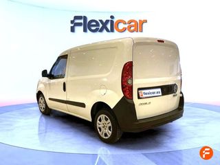 Fiat Doblò Cilindrada: 1598 cm³ Tipo de combustible: Diésel Potencia del motor: 77 kW / 105 CV