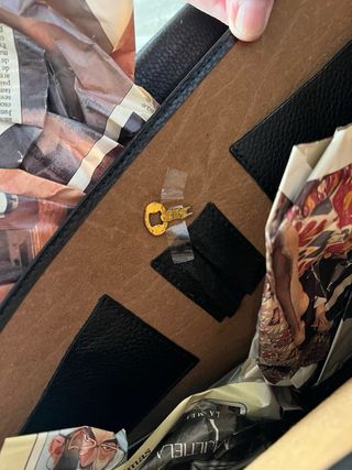 Maletín antiguo vintage piel negro y burdeos.