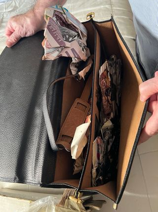 Maletín antiguo vintage piel negro y burdeos.