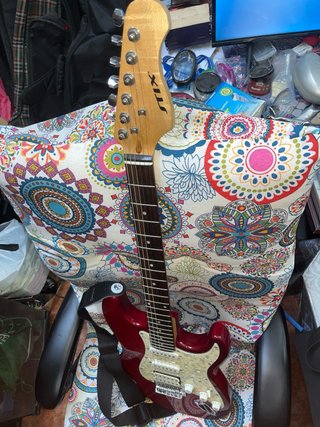 stratocaster roja intenso recien calibrada