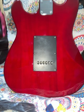 stratocaster roja intenso recien calibrada
