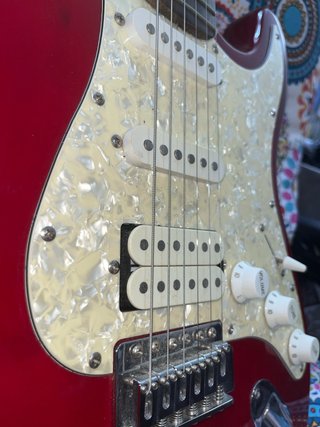 stratocaster roja intenso recien calibrada