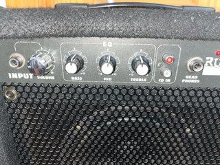 Fender bajo y guitarra 15 watts en perfecto estado