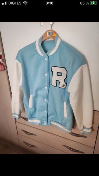 Chaqueta unversidad nueva sin etiquetas.