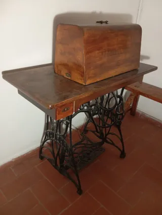 Máquina de coser antigua Naumann