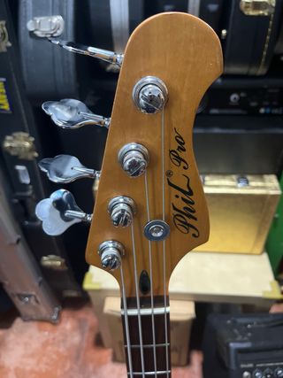 Bajo phil pro red cherry y amplificador 90 watts