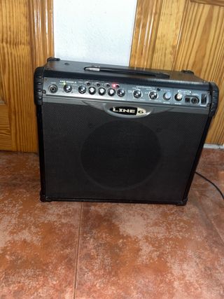Line 6 de 75 watts con efectos en perfecto estado