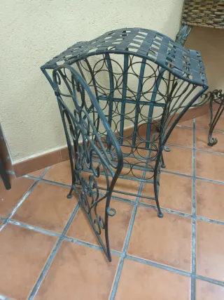 Botellero de forja