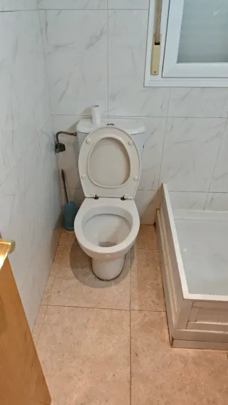 Lavabo de baño y retrete
