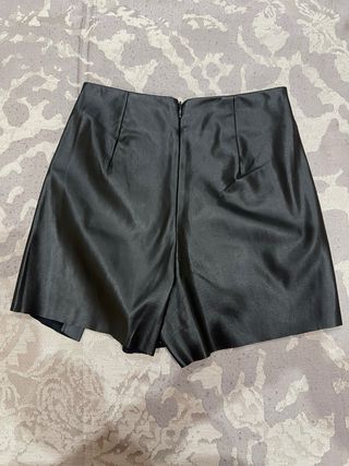 Falda pantalón negra Stradivarius T.32