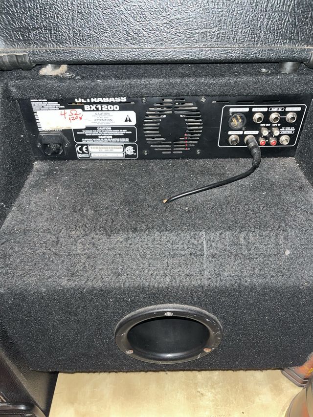 Amplificador Bajo 120 W Behringer modelo bx 1200