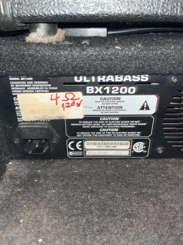 Amplificador Bajo 120 W Behringer modelo bx 1200