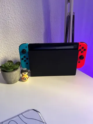 Nintendo Switch con Joy-Con Azzurri e Rossi