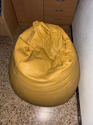 Puff amarillo piel sintética