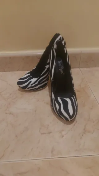 Scarpe col tacco zebra nuove