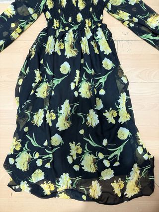 Vestido negro floral amarillo