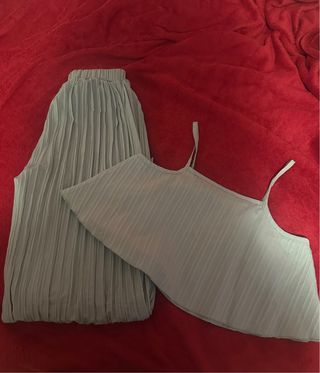 Conjunto de niña de 13-14 años sin estrenar.