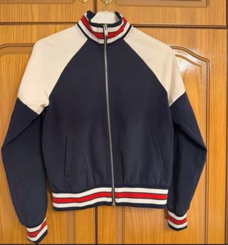 Chaqueta Stradivarius azul y blanca talla S