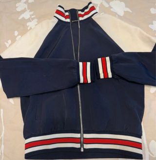 Chaqueta Stradivarius azul y blanca talla S