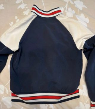 Chaqueta Stradivarius azul y blanca talla S