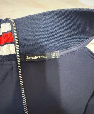 Chaqueta Stradivarius azul y blanca talla S