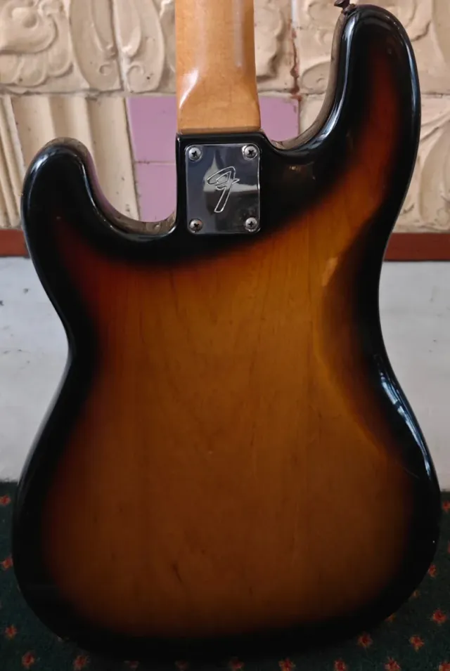 Bajo Fender Precision 1978 Fretless