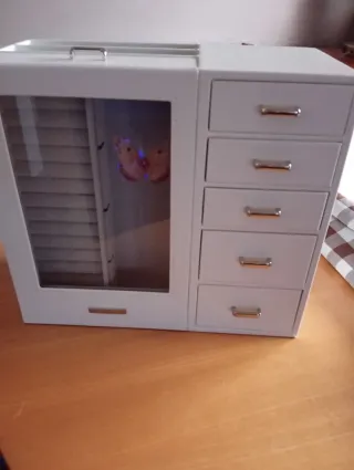 Organizzatore gioielli bianco e grigio