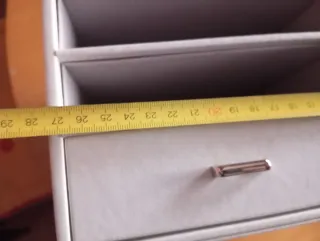 Organizzatore gioielli bianco e grigio