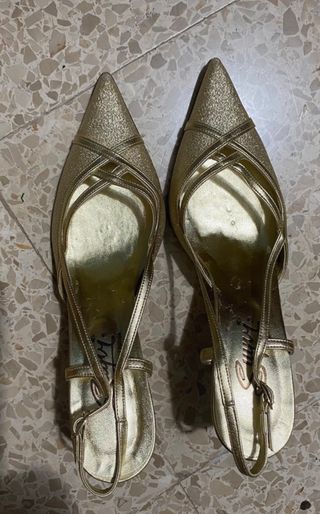 Scarpe col tacco dorate con zeppa · Poco uso