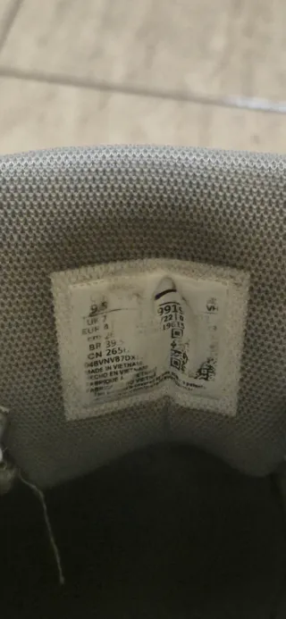 Nike Vomero 5 Talla 41 Gris Blanco