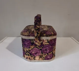 Cesto per cucito con  manico,tessuto raso e pizzo