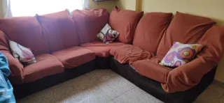 Sofá rinconera tela naranja.