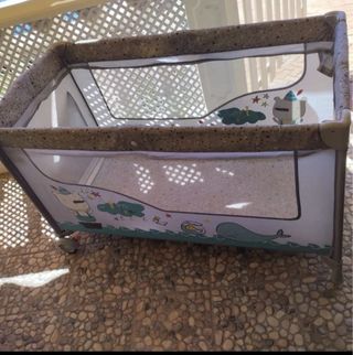 Parque cuna infantil con dibujos