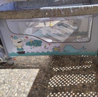 Parque cuna infantil con dibujos