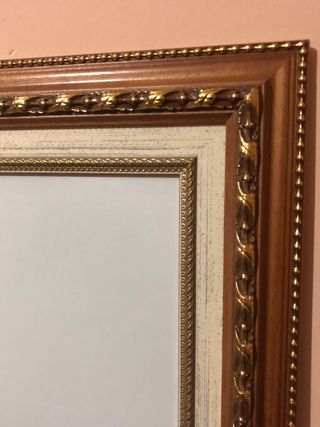 Marco de madera y cristal dorado
