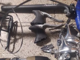 Grupo Shimano 600-105 Saccon tija inflador y más.