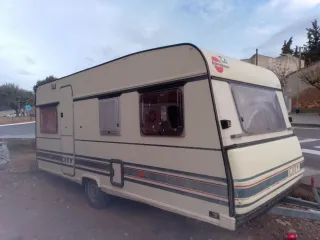 Se vende caravana con poco uso muy bien cuidada.