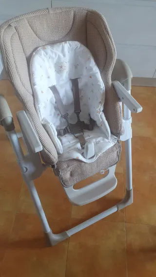 Trona de bebé color beige