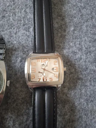 Lote 2 relojes Lotus y Titan Tenox 17 jewels.