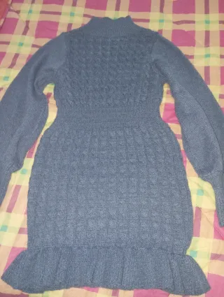 Vestido de punto verde con volantes