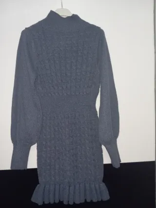 Vestido de punto verde con volantes