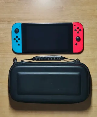 Nintendo Switch Blu e Rosso + Custodia