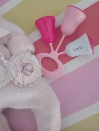 Muñeca Antonio Juan con chupete y sonajero